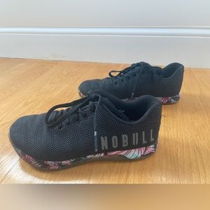 No Bull cross-trainers size 7